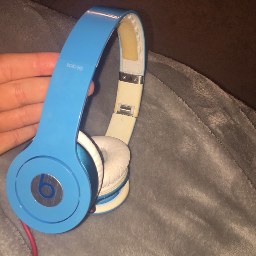 Beats by dr. Dre ( they are not wireless)